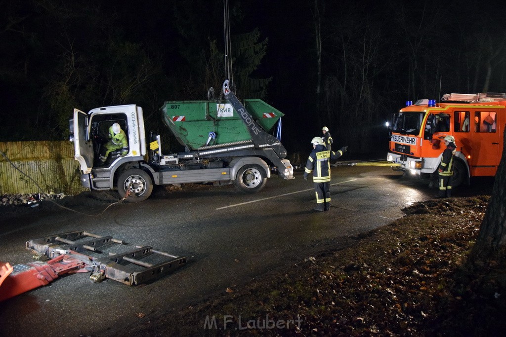 Container LKW umgestuerzt Koeln Brueck Bruecker- Dellbruecker Mauspfad P525.JPG - Miklos Laubert